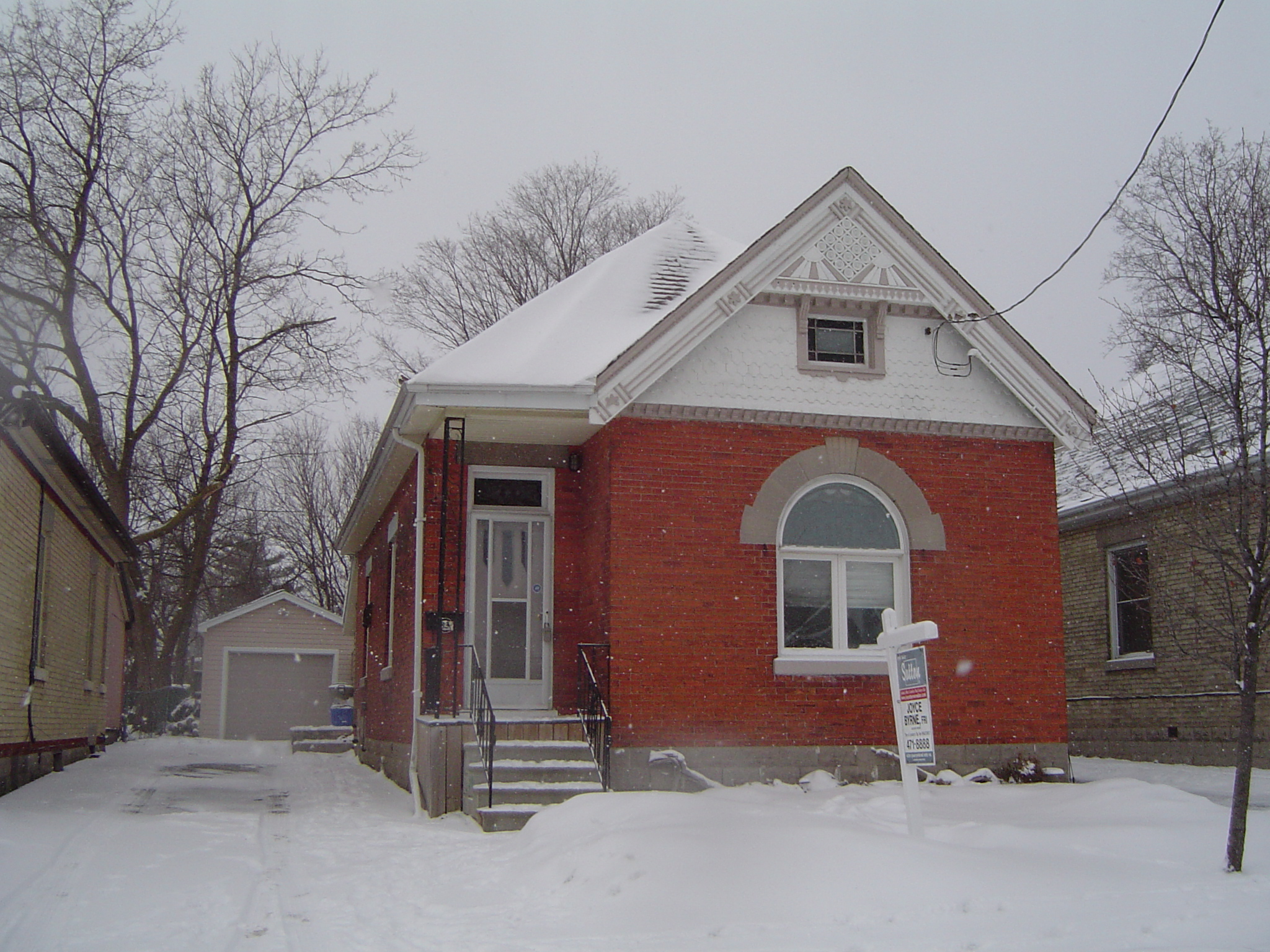 3 bedroom Bungalow backing onto wooded lot