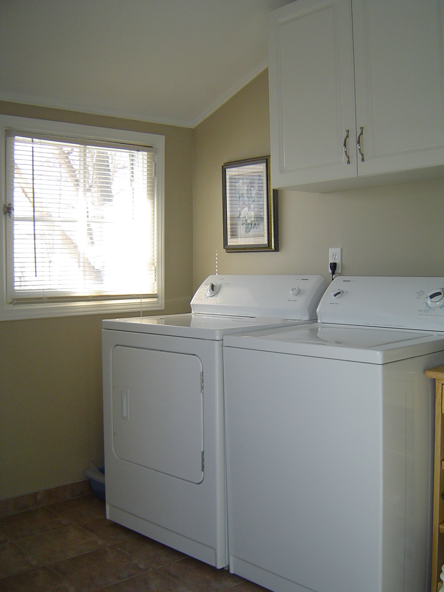 Main floor mud/laundry room 