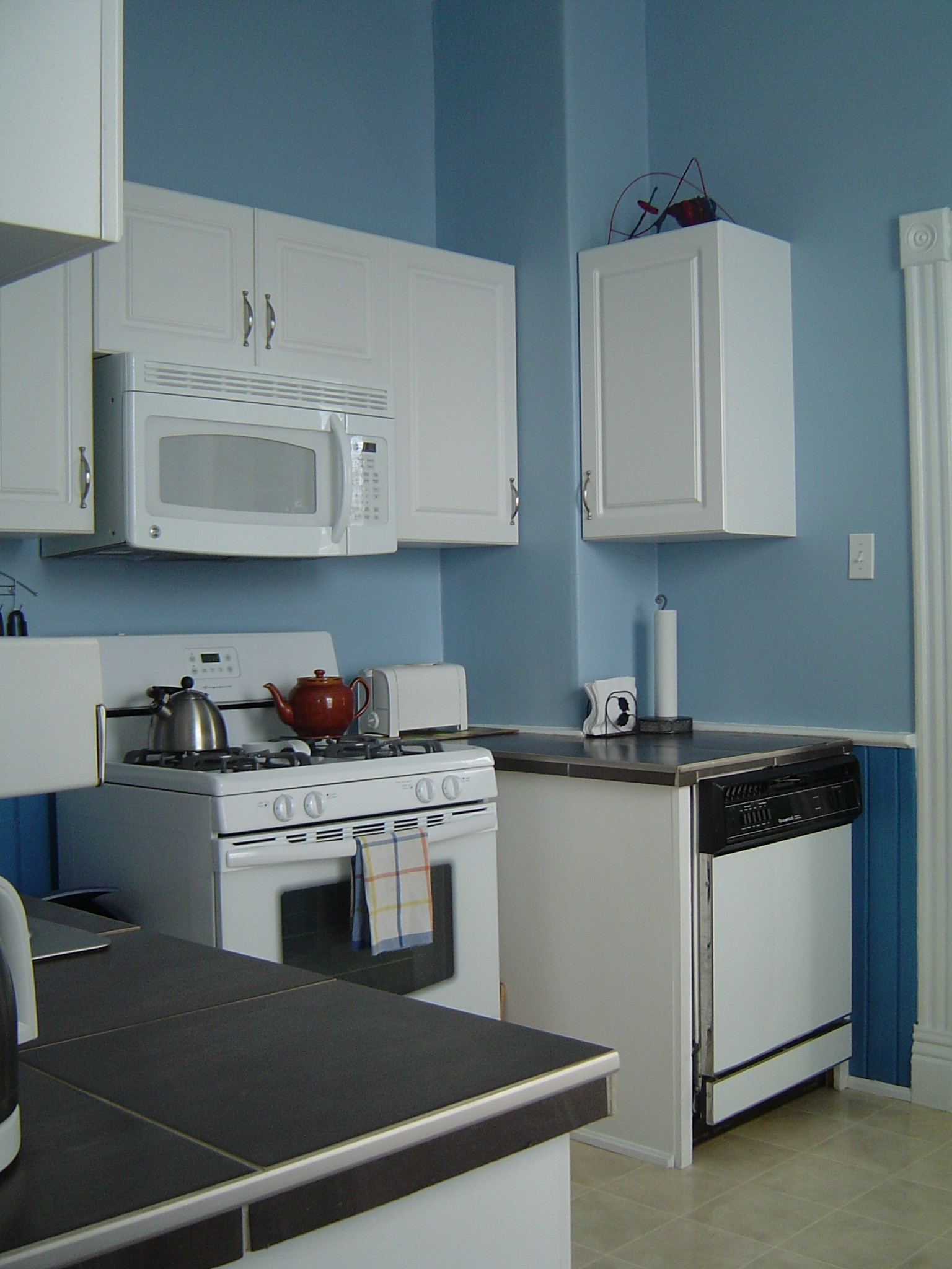 Large white kitchen