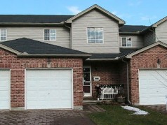 2 storey Link townhome : No Condo Fees! 