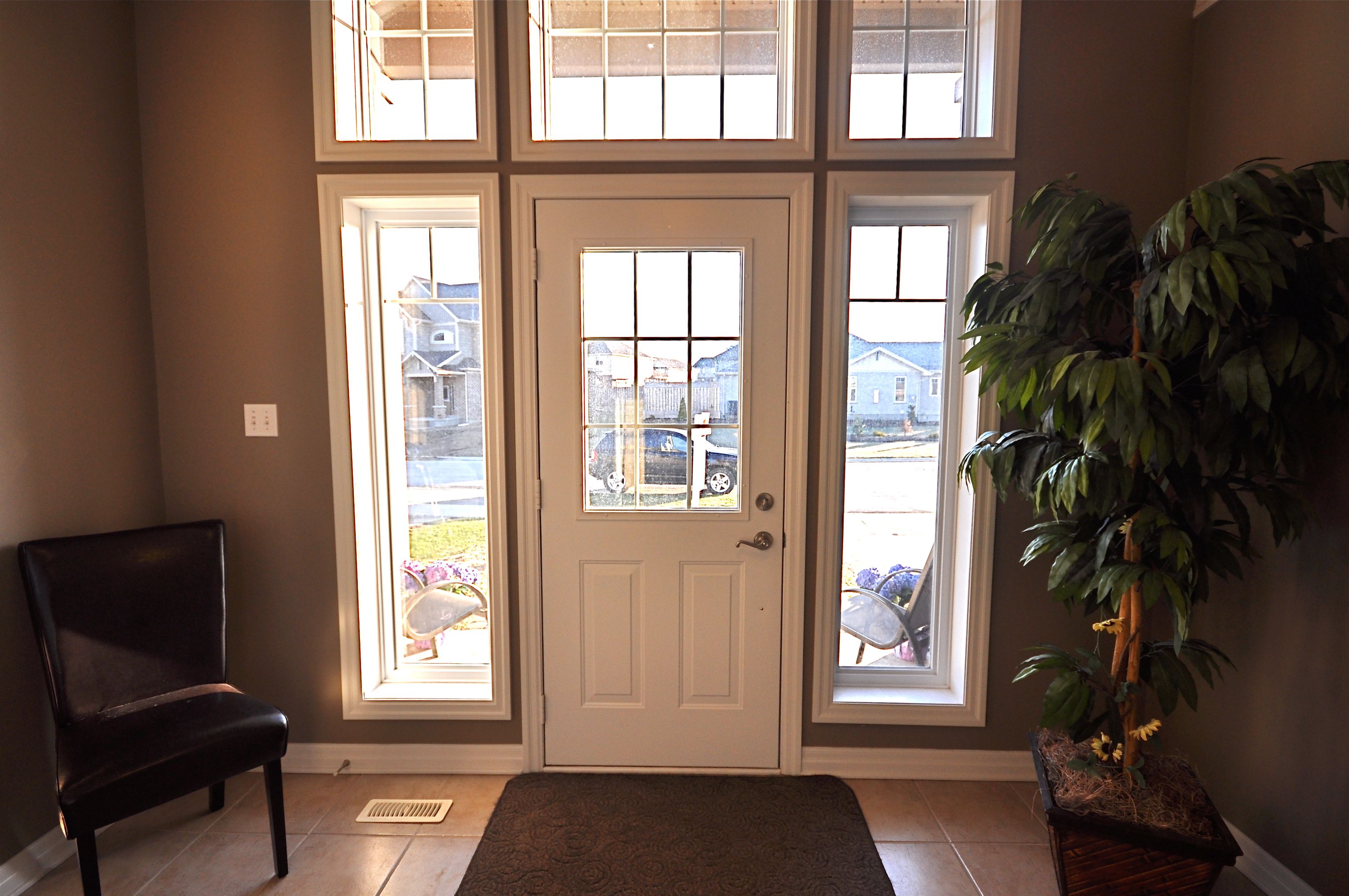 Spacious ceramic front foyer