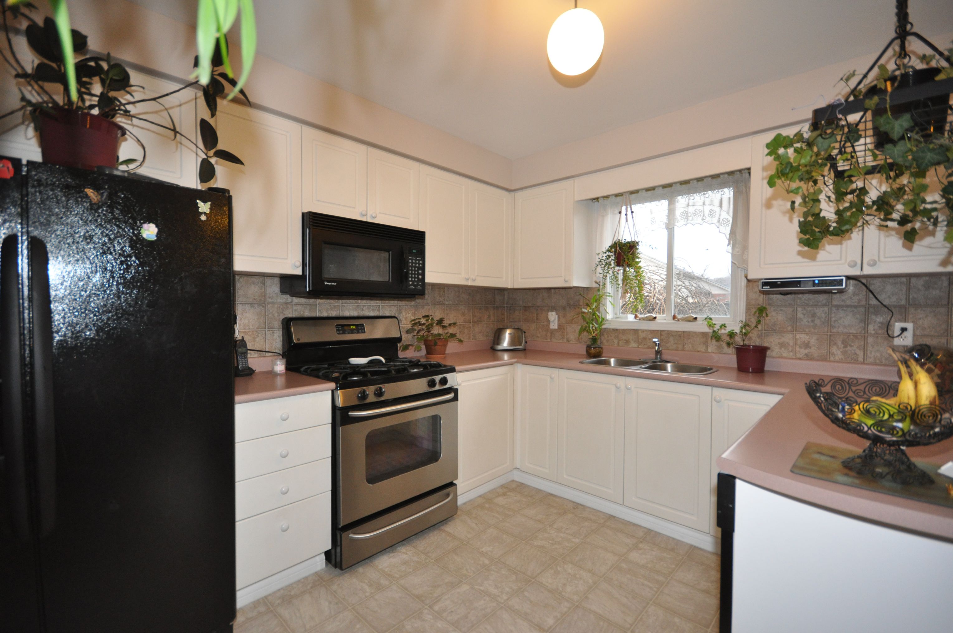 Lots of cupboard & counter space