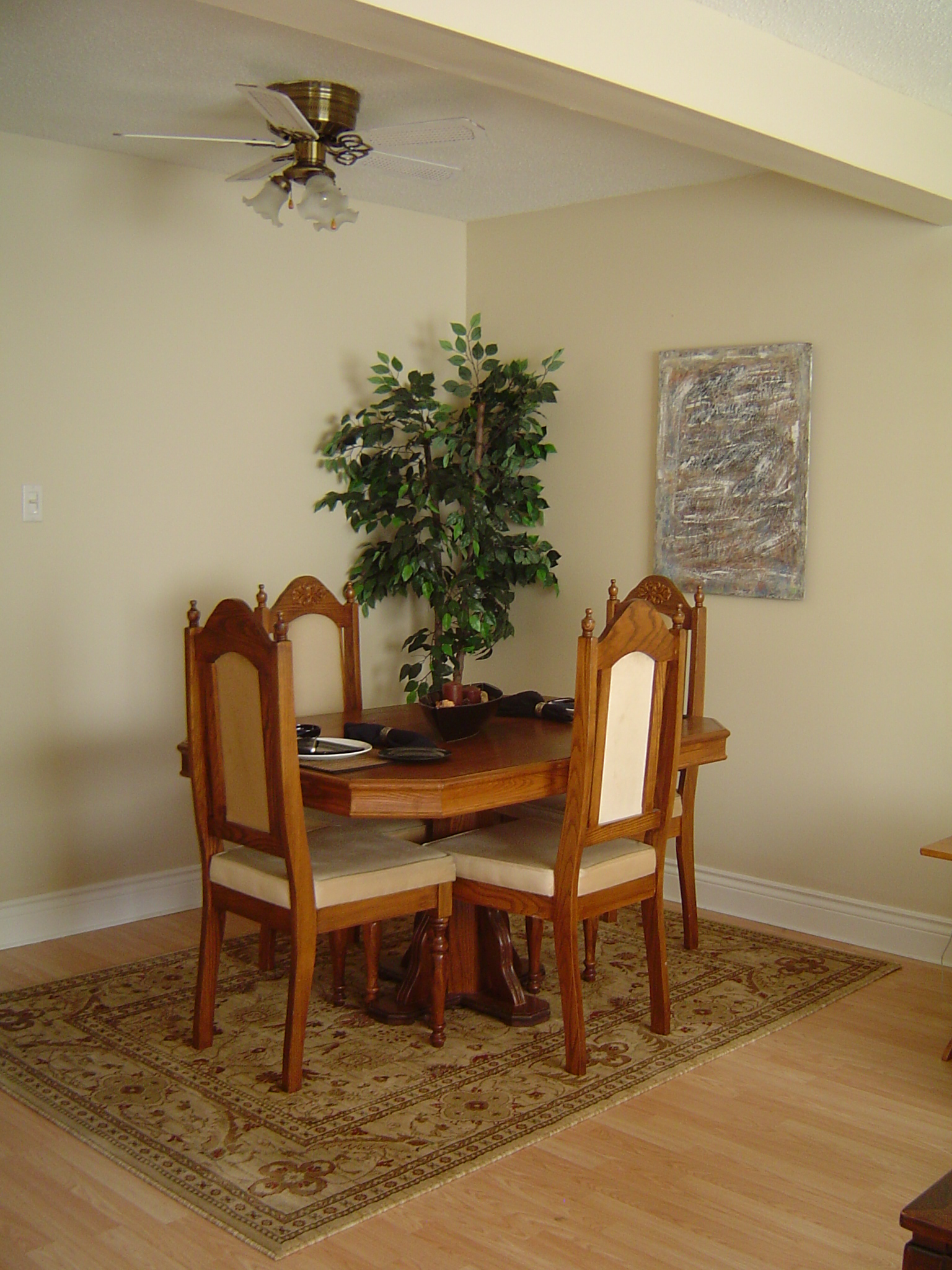 Open concept living / dining room