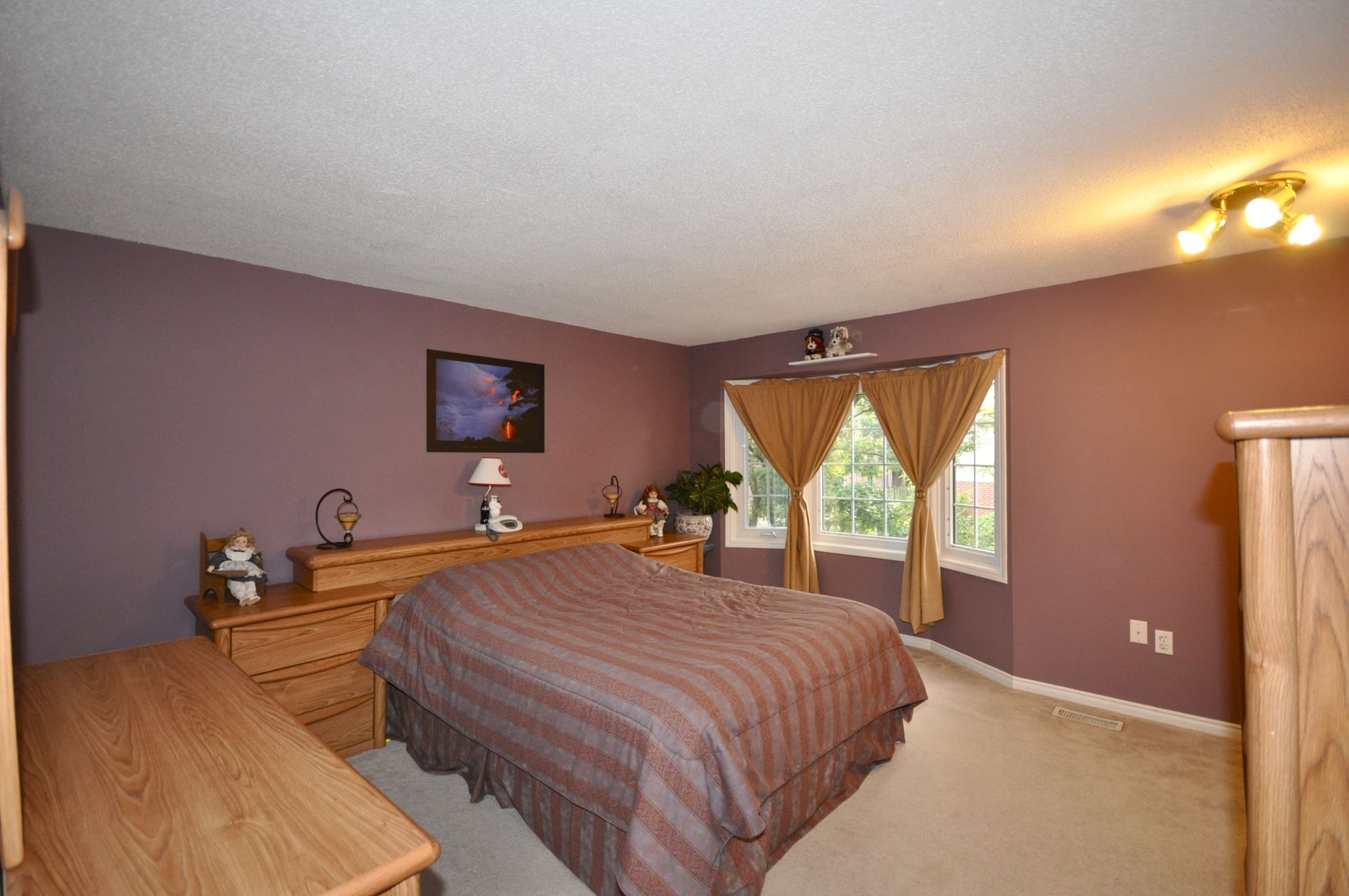 Bay window in the spacious Master Bedroom