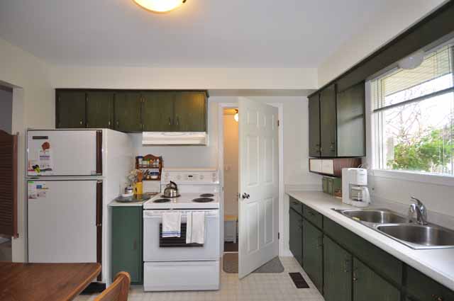 Bright Kitchen area