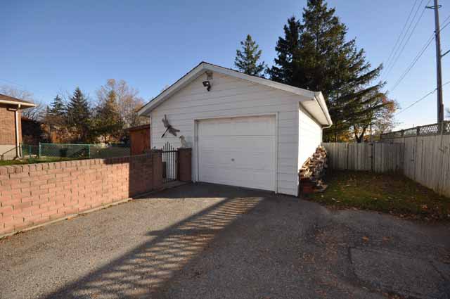 Oversized detached garage or workshop with hydro & heat. 