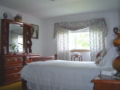 4 nice sized bedrooms with plenty of closet space & hardwood floors 