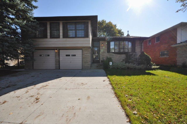 Double Concrete Drive, 2 Door, 2 Car Garage, with Inside Entry