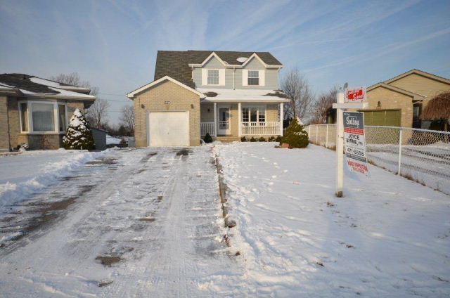 Eye catching curb appeal on quiet south end crescent