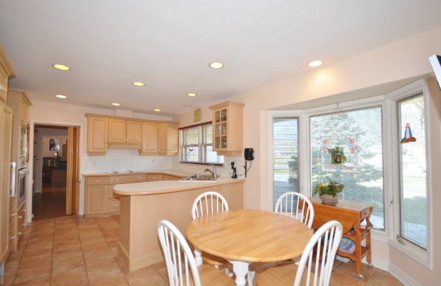 Wonderful Eat-in Kitchen with Bay Window