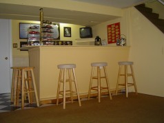 Lower level with a bar 
