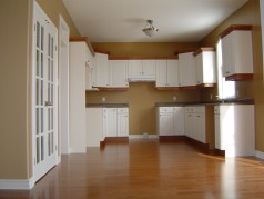 The kitchen has a large separate eating area and a handy pantry for storage, a microwave shelf, valance lighting and decorative corner cabinets. 