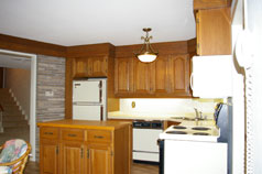 Convenient floating island in Kitchen