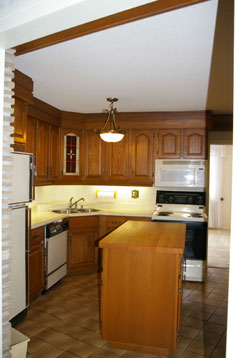 Lots of lovely cupboards in this eat in kitchen