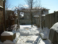 Cobblestone sitting area at side of house