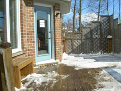 Large cedar deck off kitchen eat-in area